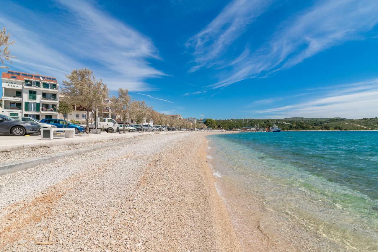 Beachfront Apartments Villa Sisa Primošten Екстериор снимка