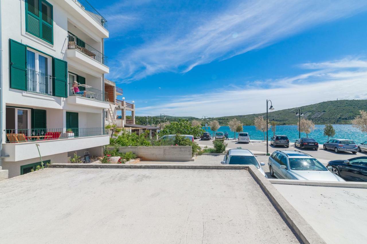 Beachfront Apartments Villa Sisa Primošten Екстериор снимка