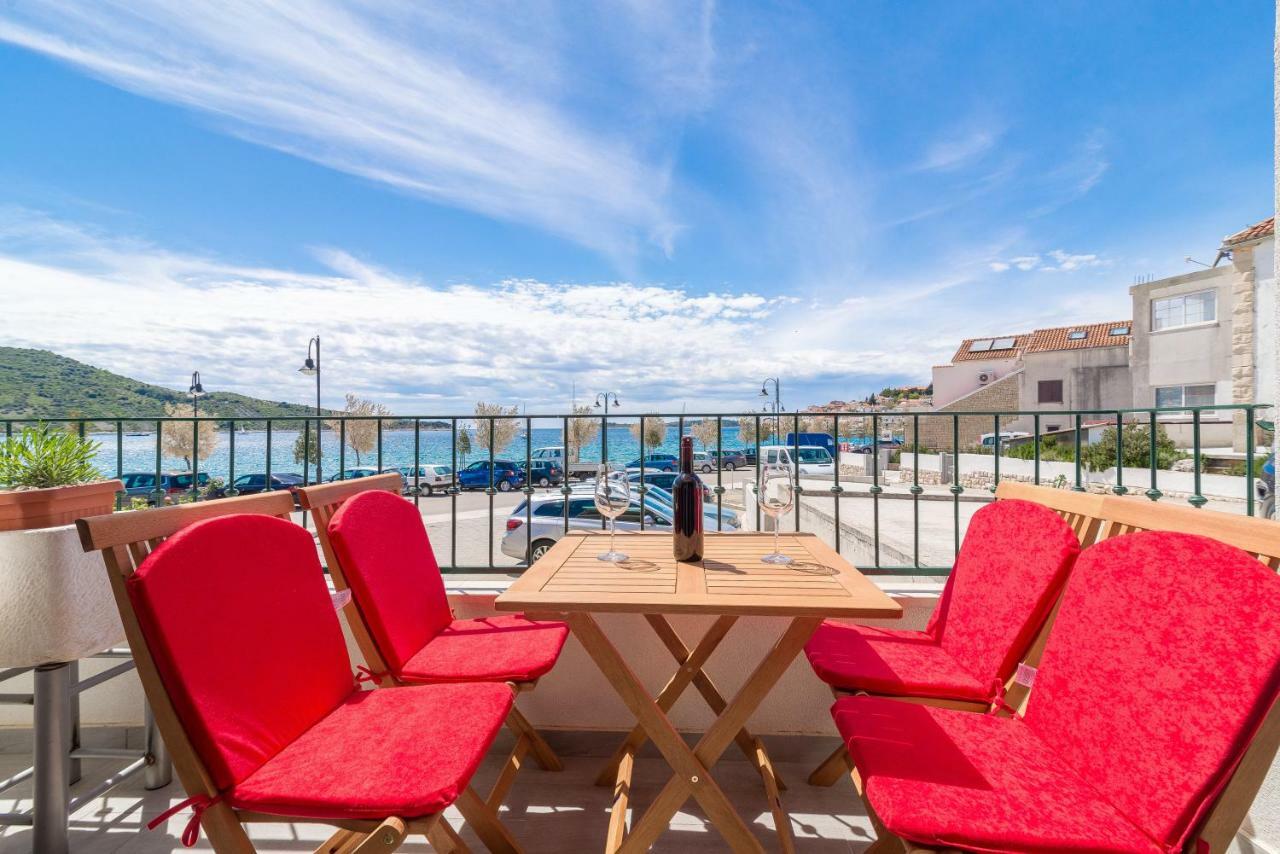 Beachfront Apartments Villa Sisa Primošten Екстериор снимка