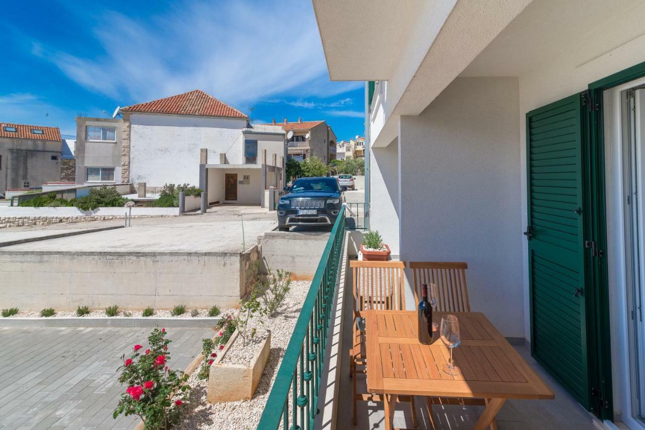 Beachfront Apartments Villa Sisa Primošten Екстериор снимка