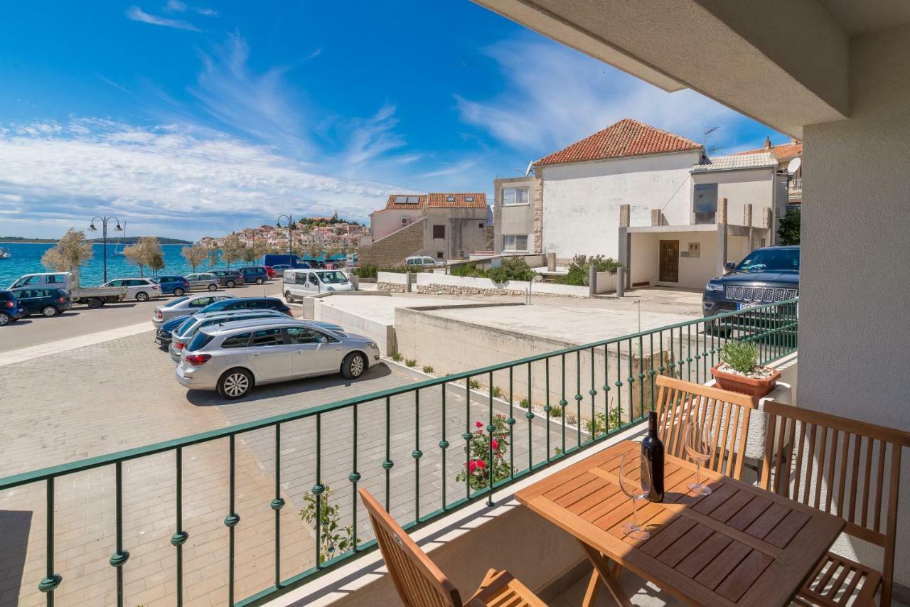 Beachfront Apartments Villa Sisa Primošten Екстериор снимка